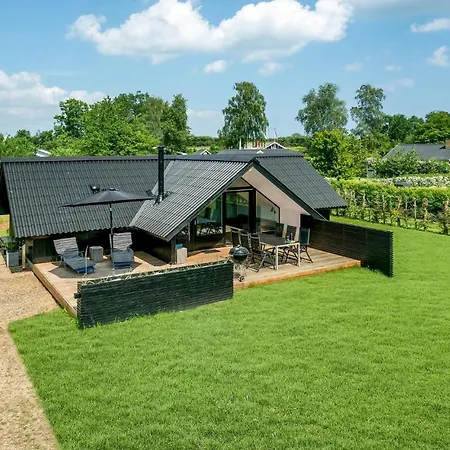 Stunning In Juelsminde With Wifi Hébergement de vacances