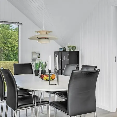 Stunning In Juelsminde With Wifi *