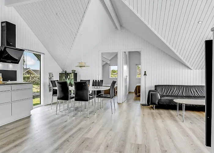 Stunning In Juelsminde With Wifi Vakantiehuis *