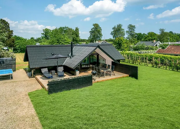 Stunning In Juelsminde With Wifi Semesterbostad