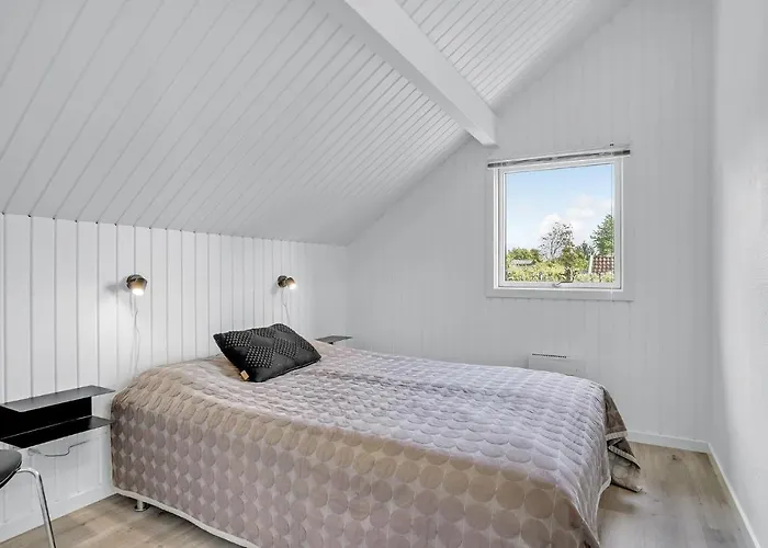 Semesterbostad Stunning In Juelsminde With Wifi